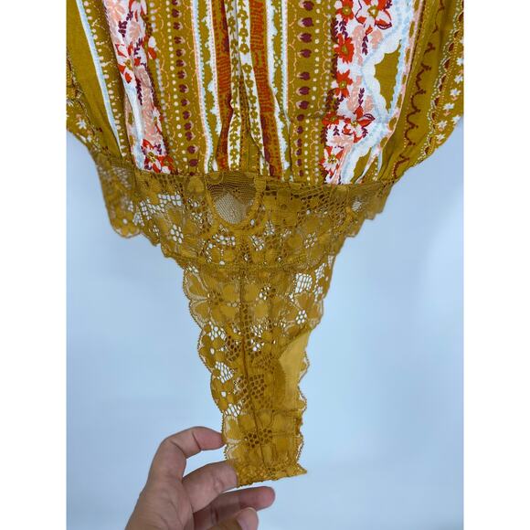 Intimately Free People Womens Gold Patterned Blouse Bodysuit NEW Size XS - Picture 10 of 15